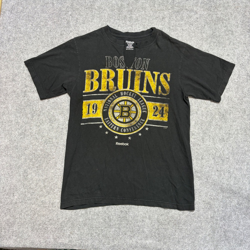 Reebok Boston Bruins NHL T-Shirt Mens Medium Black Distressed Graphic Cut V-Neck